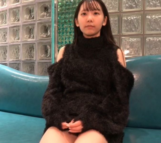 红色卷发公主一样的女孩紧致肌肤温柔舌头舔肉棒主动上位插入表情迷离享受啪啪快感